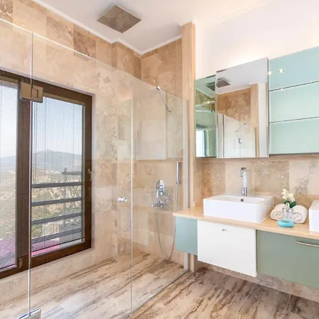 Sleeps 9 With Pool Air Con And Wifi