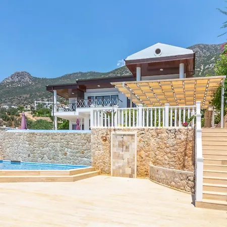 Villa Sleeps 9 With Pool Air Con And Wifi