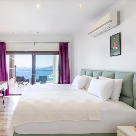 Villa Sleeps 9 With Pool Air Con And Wifi