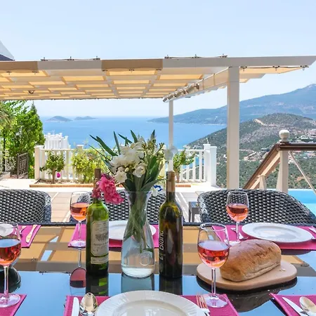 Sleeps 9 With Pool Air Con And Wifi